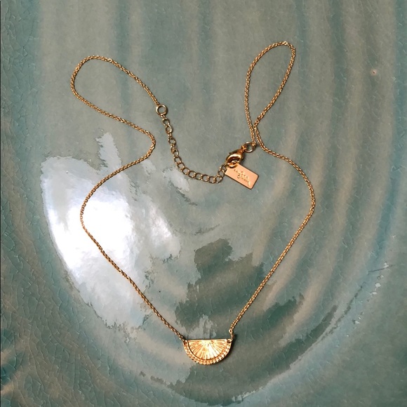Lilly gold slice necklace